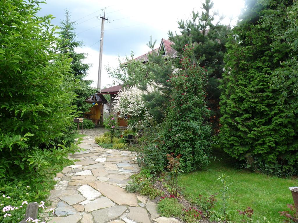 Guest House Anastasia Tatariv Exterior foto